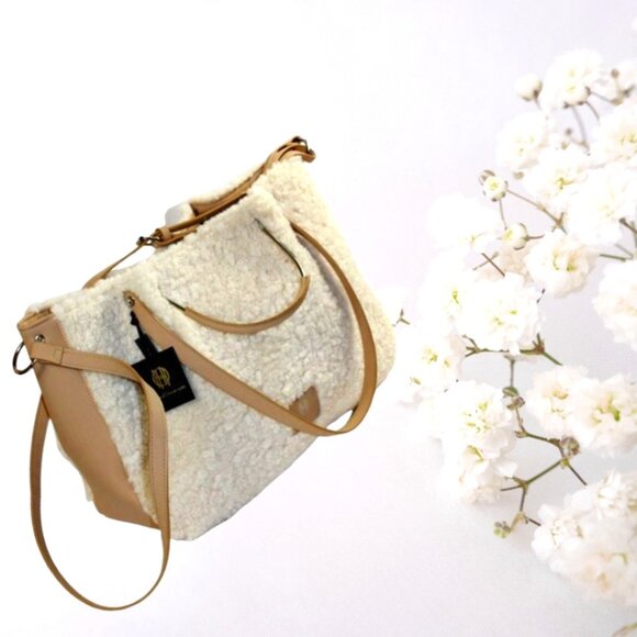 House Of Harlow 1960 Tan Cream Sherpa Shearling Detachable Wristlet Jumbo Tote - Picture 3 of 13